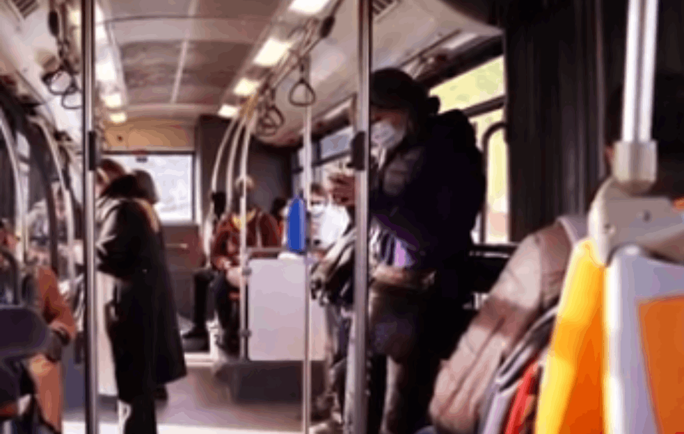 KRŠENJE ZAKONA: Kontolori '<span style='color:red;'><b>BUS Plus</b></span>a' NEMAJU PRAVO da legitimišu putnike bez prisustva KOMUNALNE POLICIJE